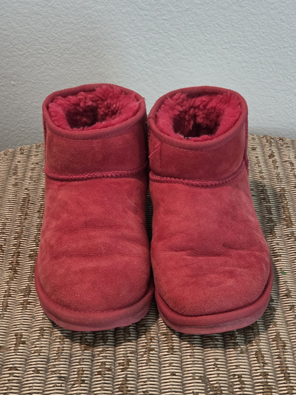 Emu AUSTRALIA Red Cozy Short Suede Ankle Boots. SIZE 8. SEE PHOTOS FOR CONDITION